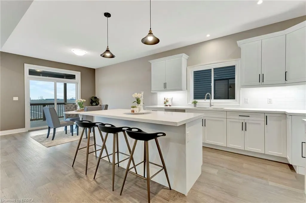 247 Lafayette Street E