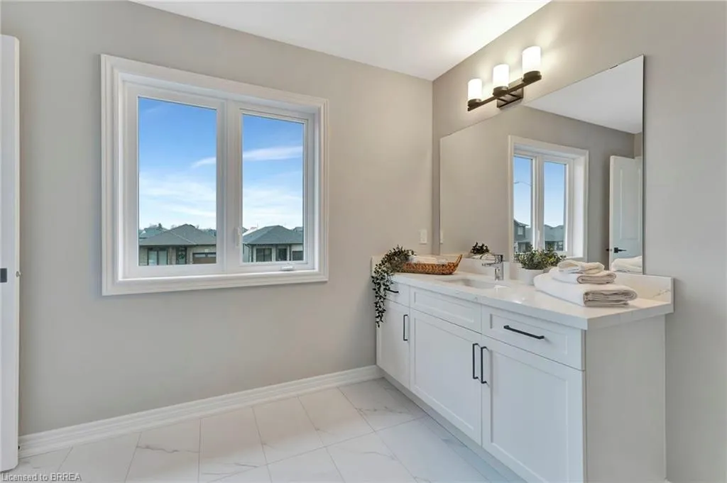 247 Lafayette Street E