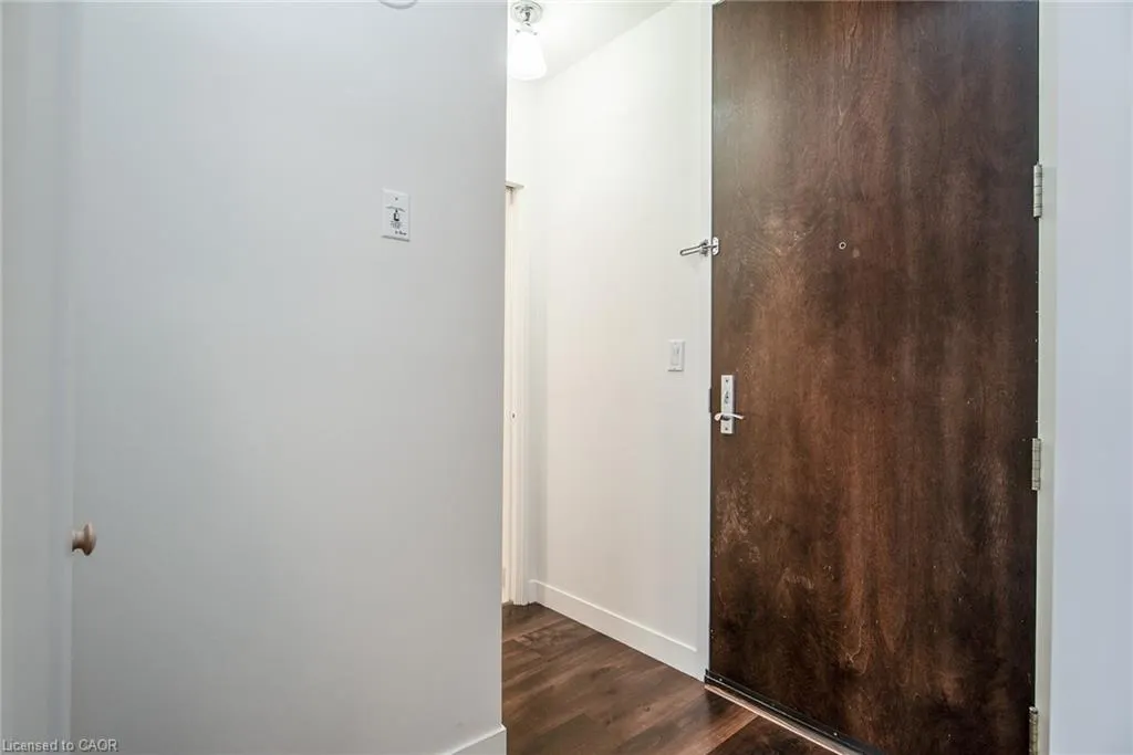 191 King Street S, #807