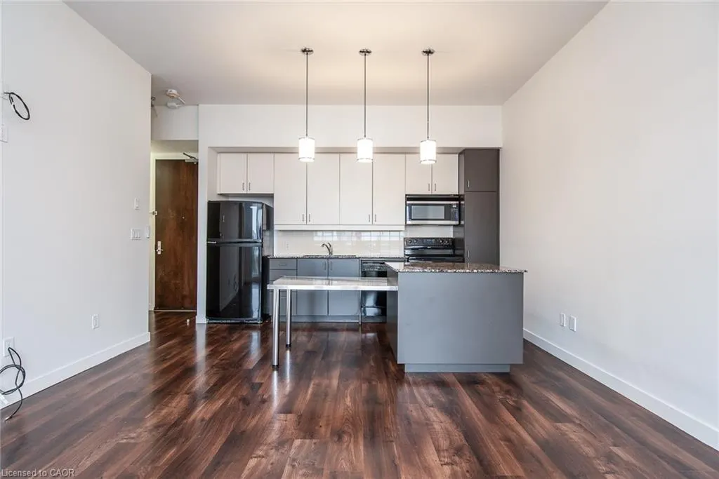 191 King Street S, #807