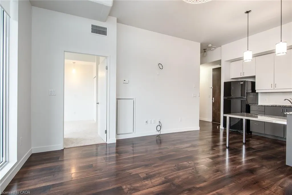 191 King Street S, #807