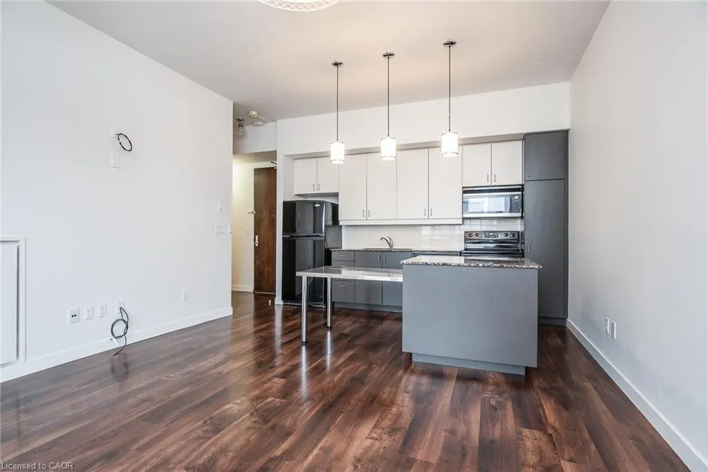 191 King Street S, #807