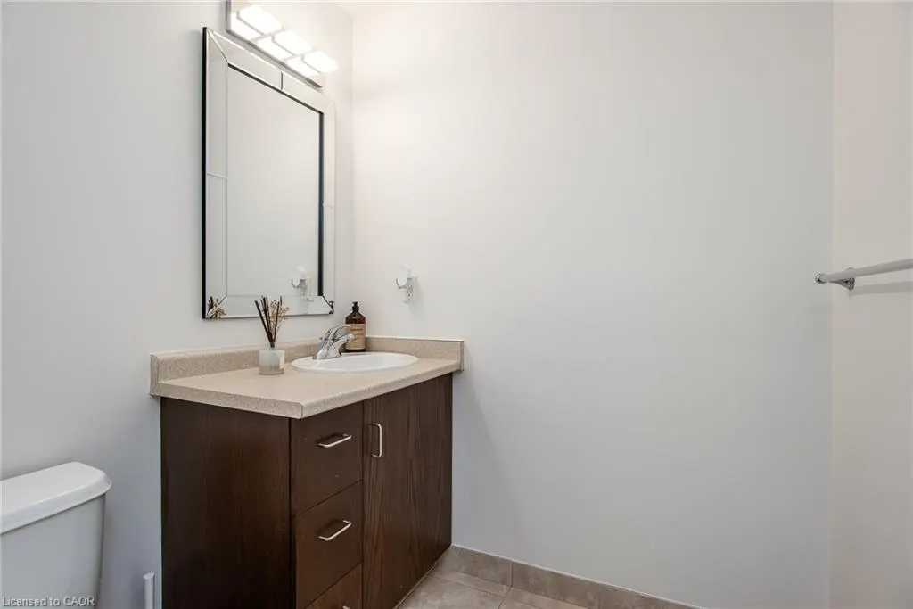 191 King Street S, #807