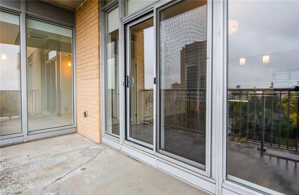 191 King Street S, #807