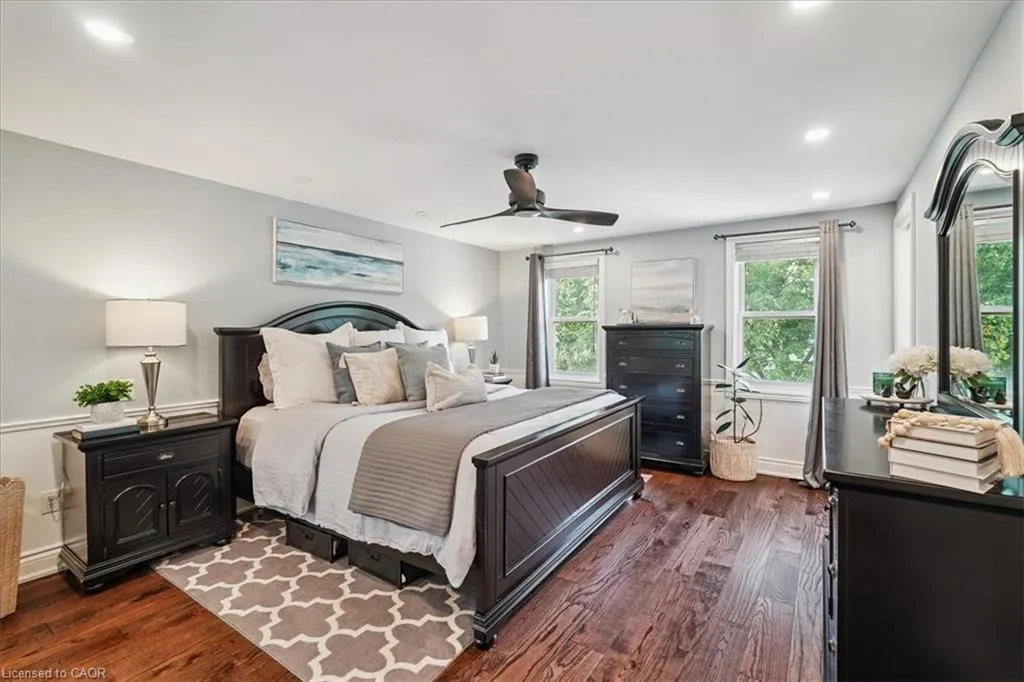 1923 Steepbank Crescent