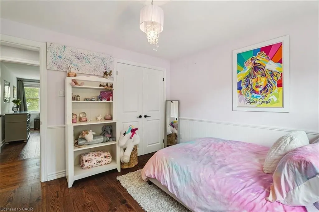 1923 Steepbank Crescent