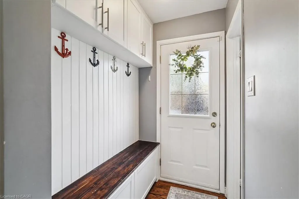 1923 Steepbank Crescent