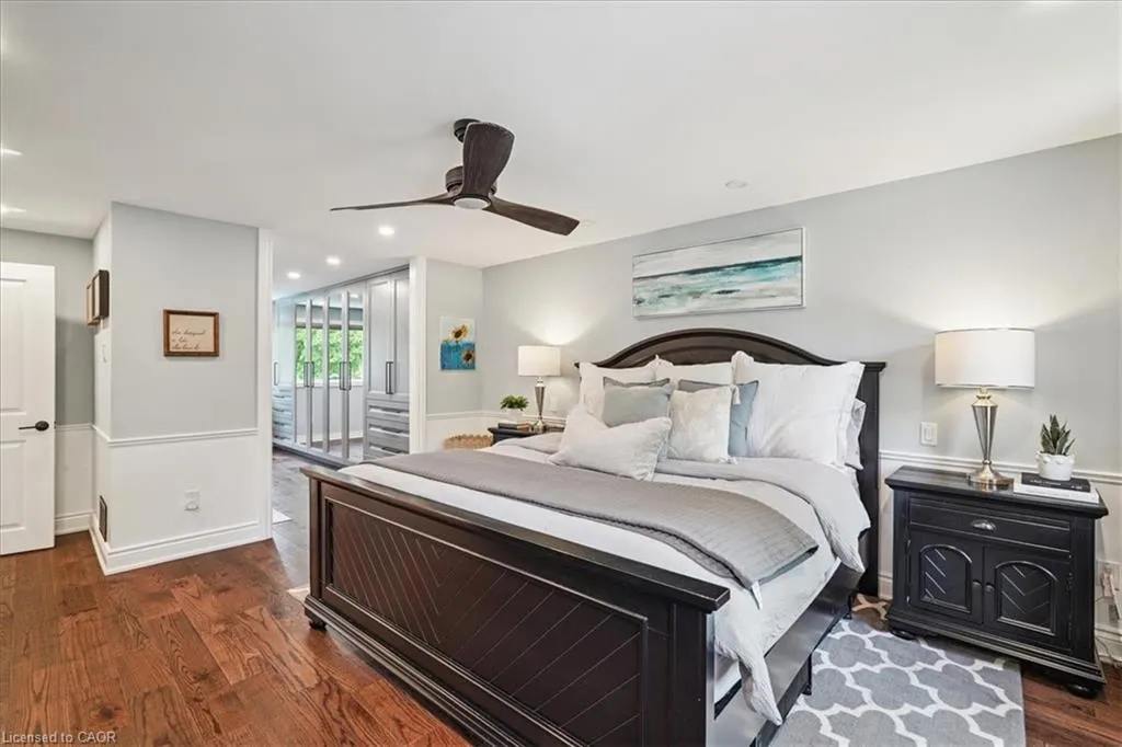 1923 Steepbank Crescent