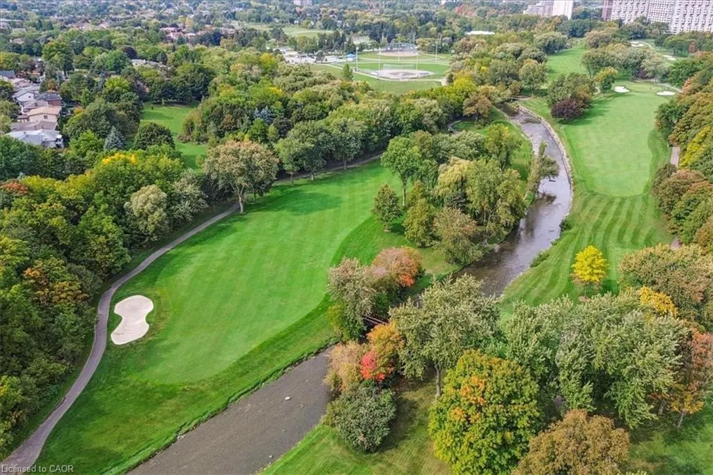 1923 Steepbank Crescent