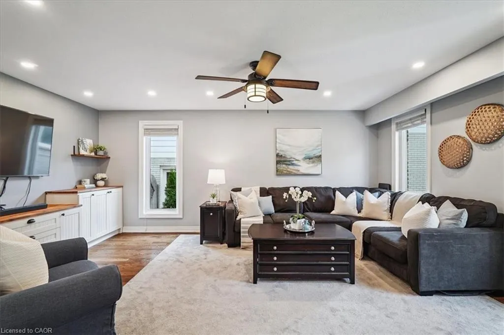 1923 Steepbank Crescent