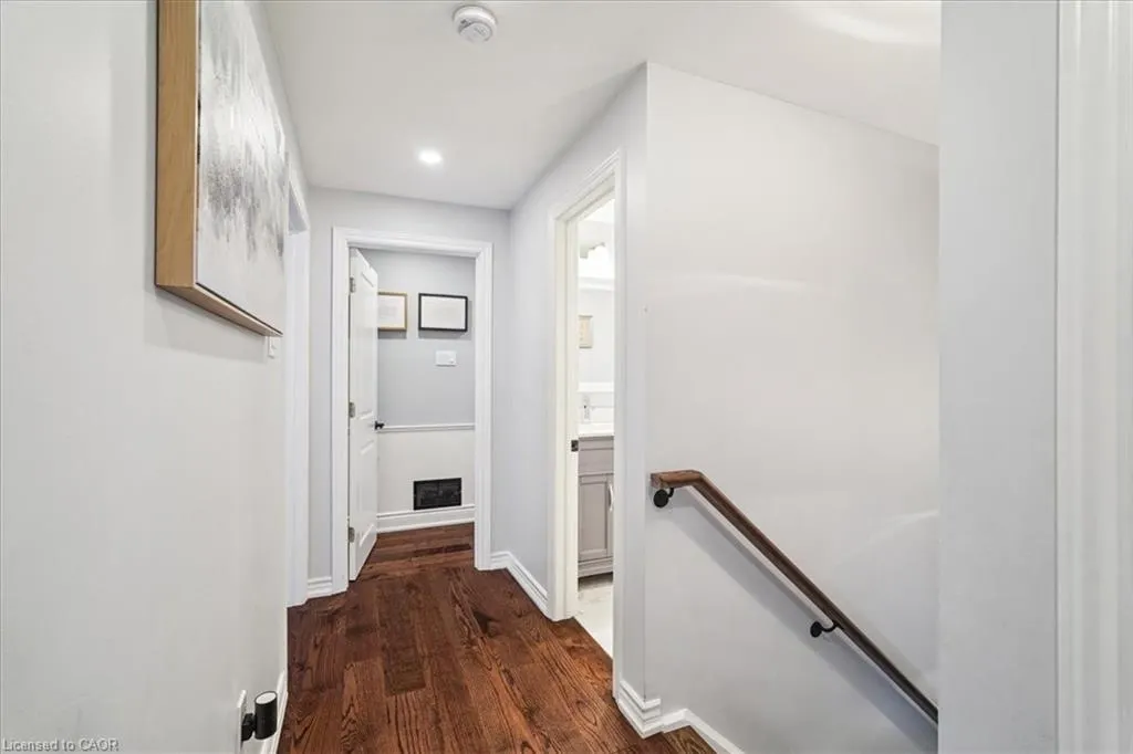 1923 Steepbank Crescent