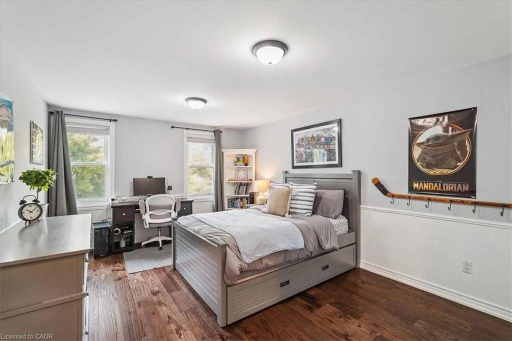 1923 Steepbank Crescent