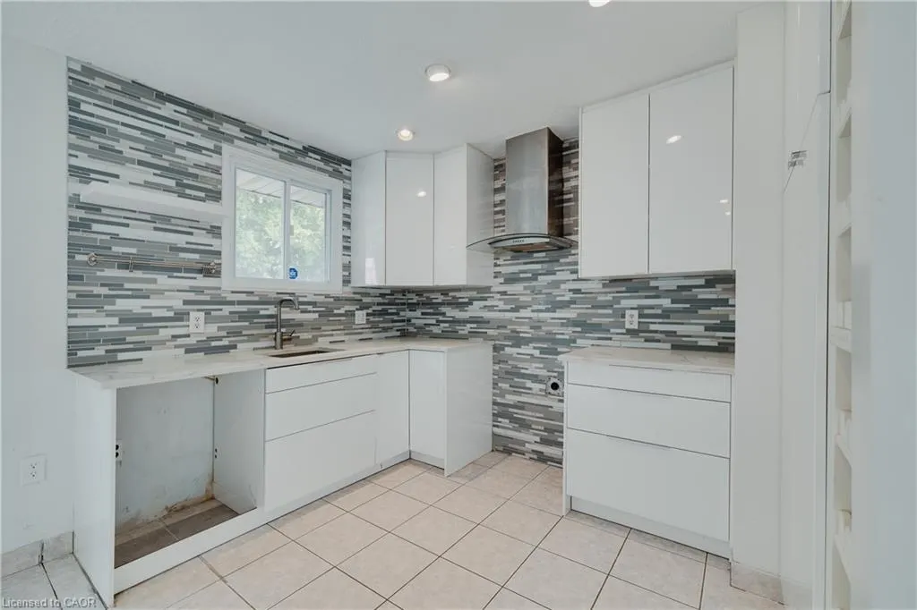 595 Pioneer Drive, #Upper Level