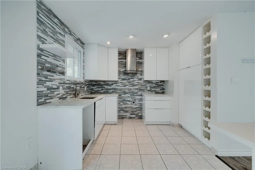 595 Pioneer Drive, #Upper Level