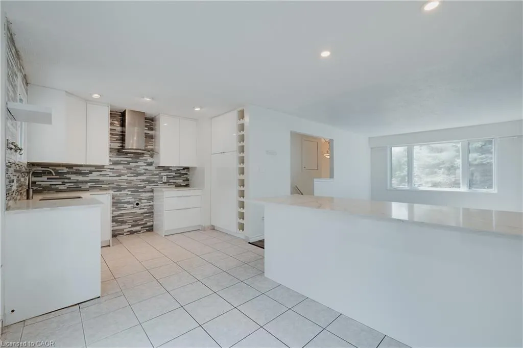 595 Pioneer Drive, #Upper Level