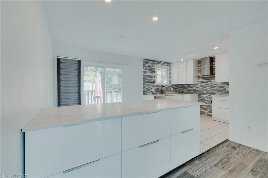 595 Pioneer Drive, #Upper Level