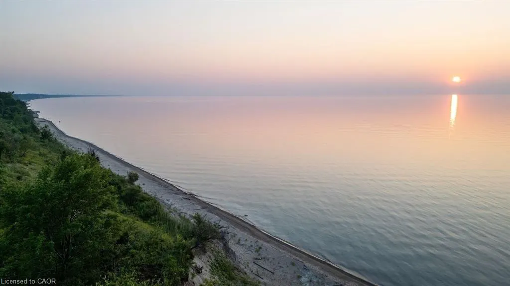 7049 Blue Coast Heights