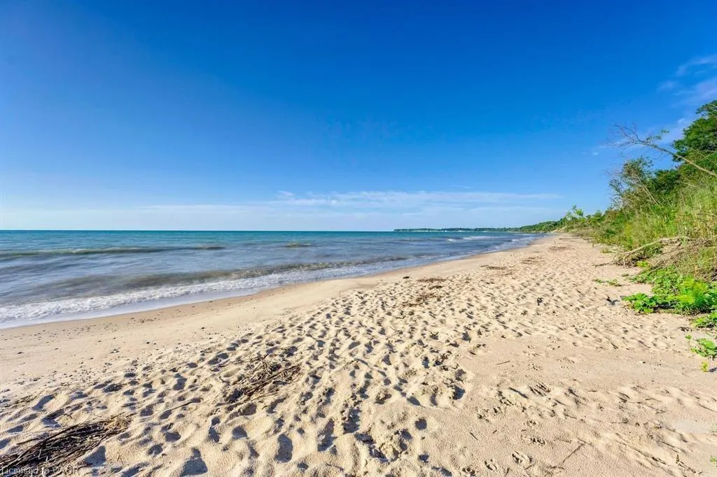 7049 Blue Coast Heights