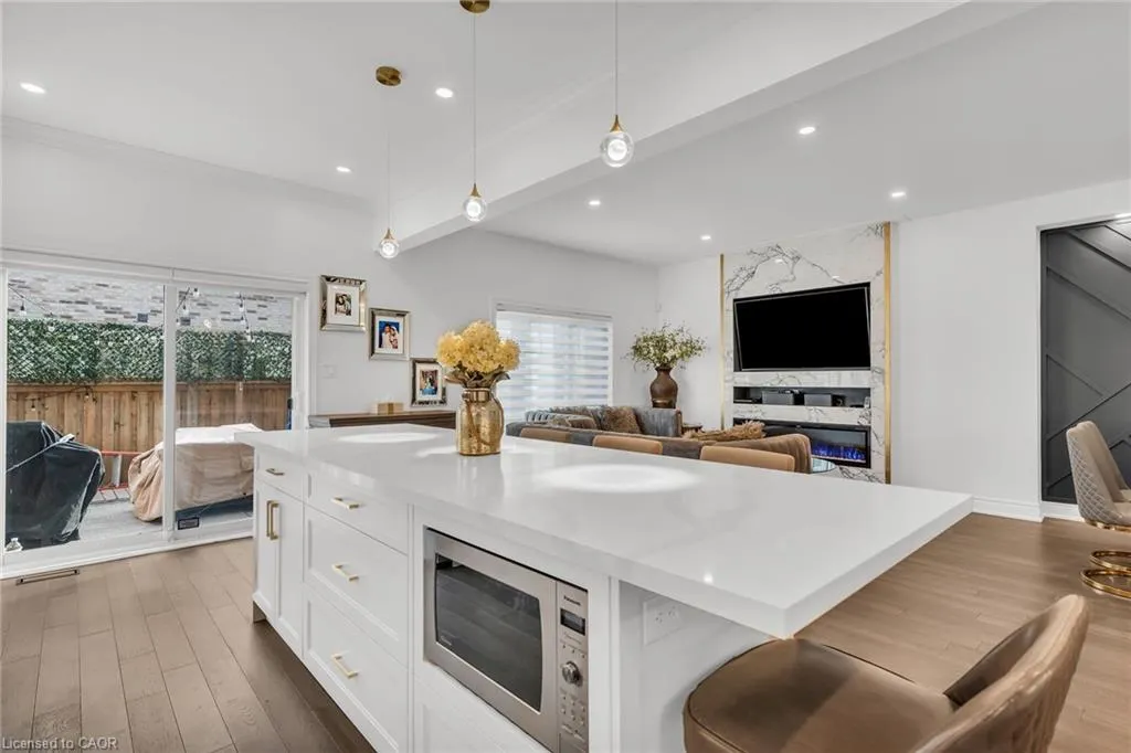 122 Shoreview Place