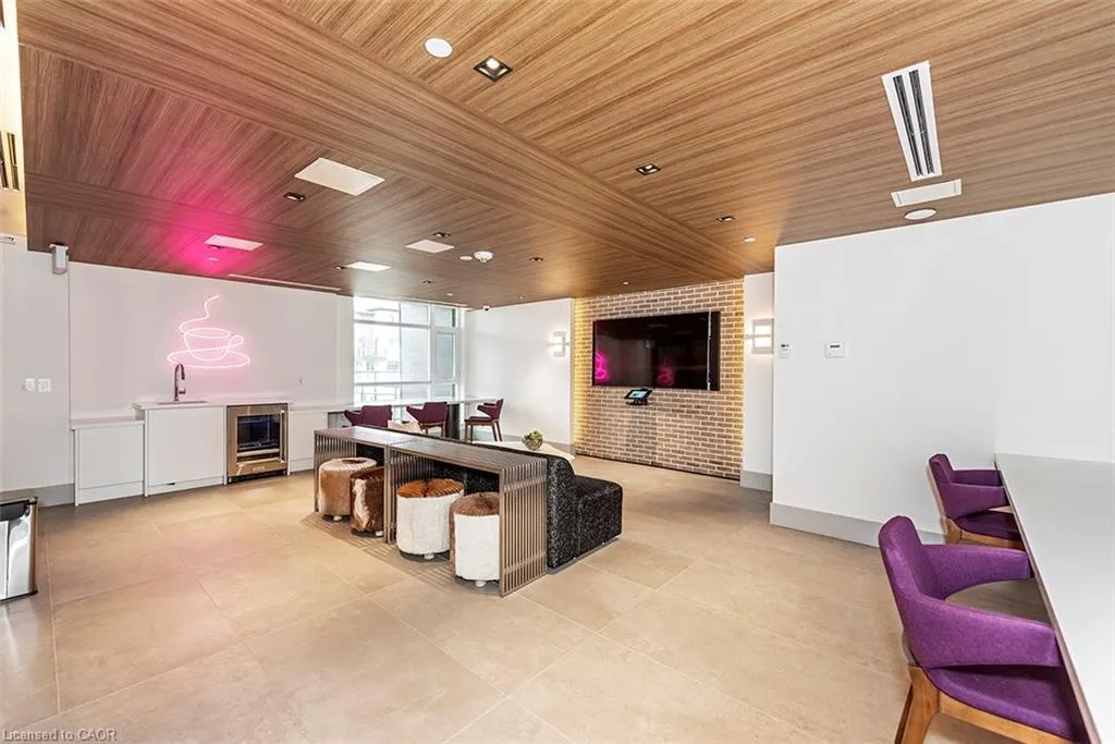 600 North Service Road #606