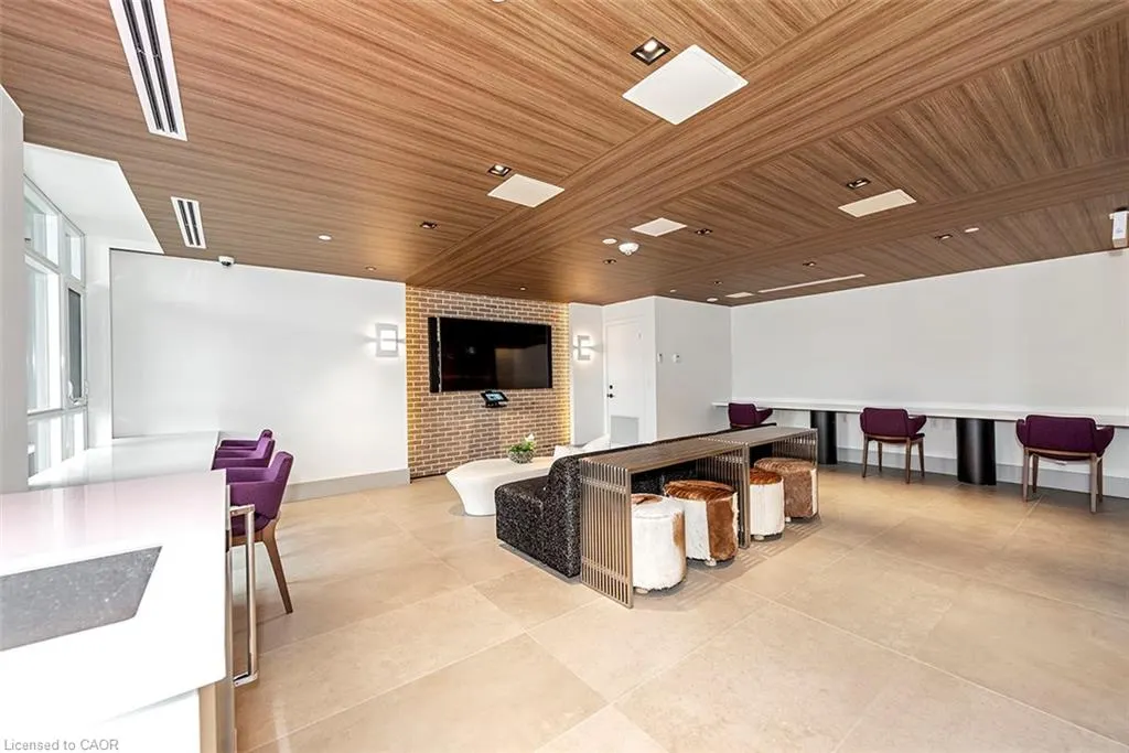 600 North Service Road #606