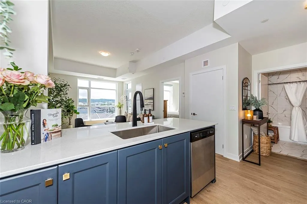600 North Service Road #606