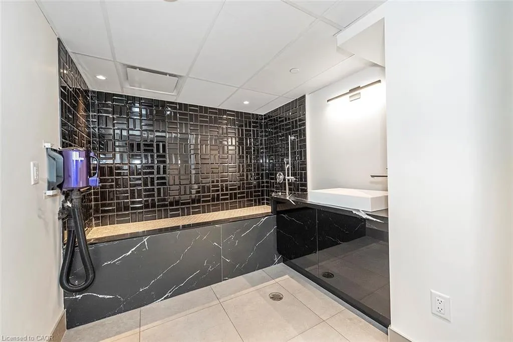 600 North Service Road #606