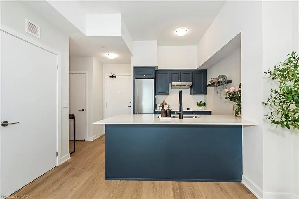 600 North Service Road #606
