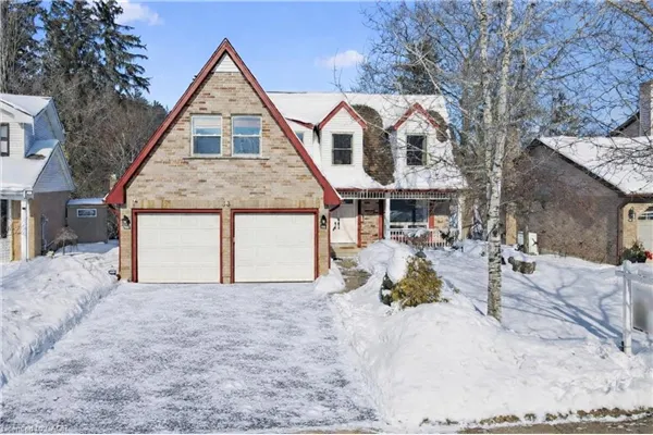 33 Manitoulin Crescent