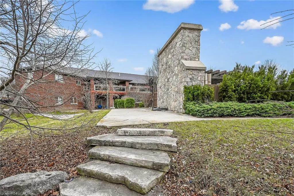 393 Old Onondaga Road E
