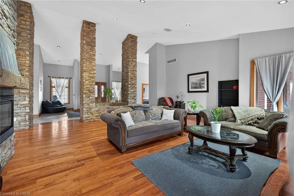 393 Old Onondaga Road E