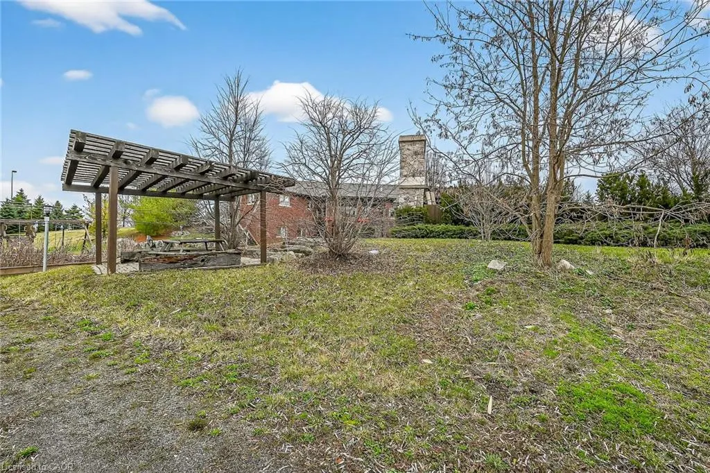393 Old Onondaga Road E