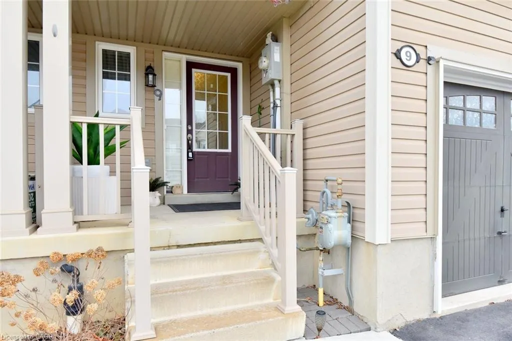 9 Lynch Crescent