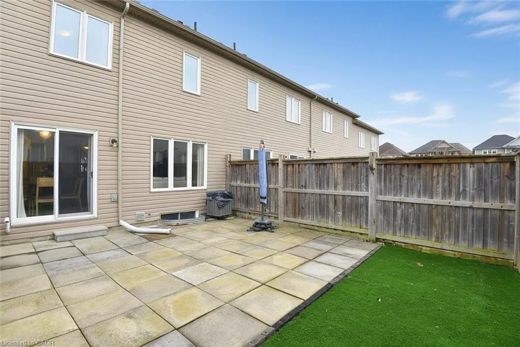 9 Lynch Crescent