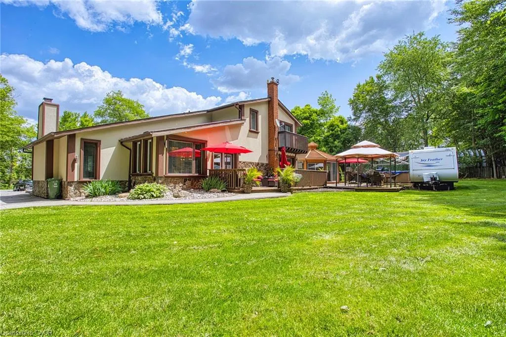 3263 Guyatt Road