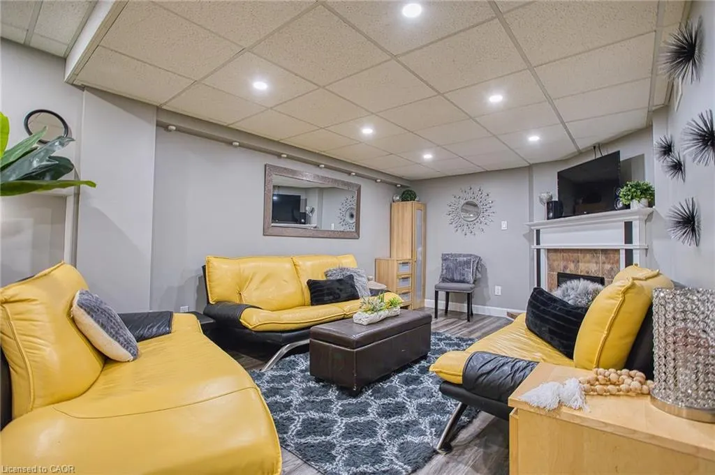 3263 Guyatt Road