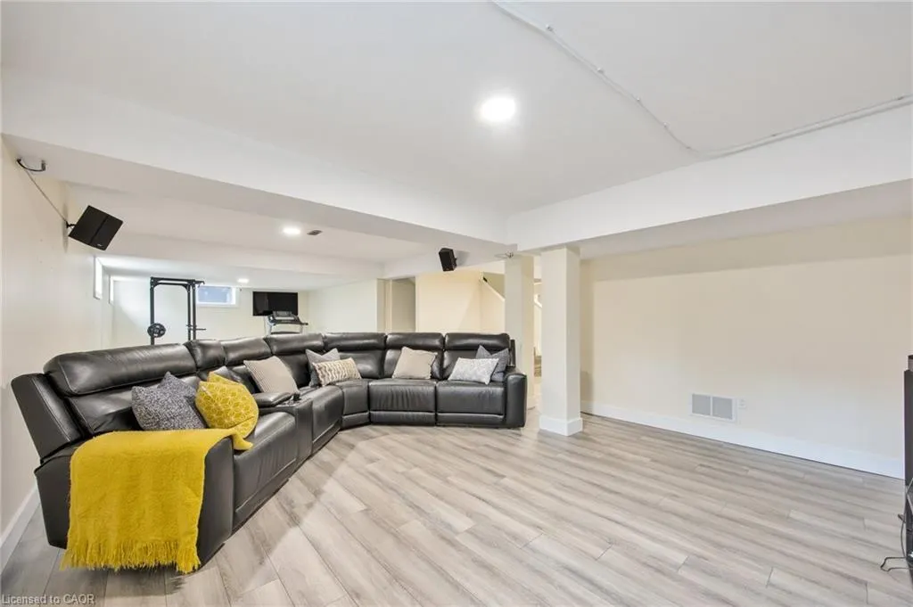 6 Dorothys Drive