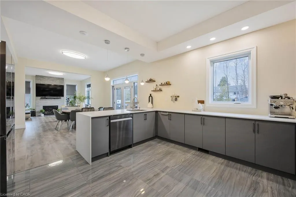 6 Dorothys Drive