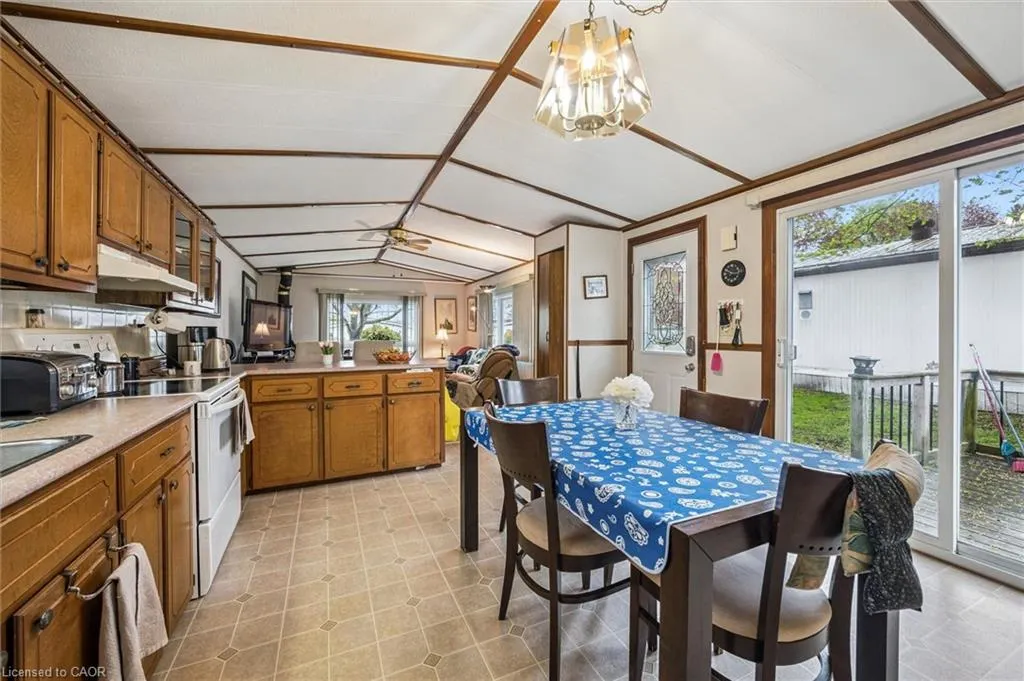 1294 Concession 8 West #90