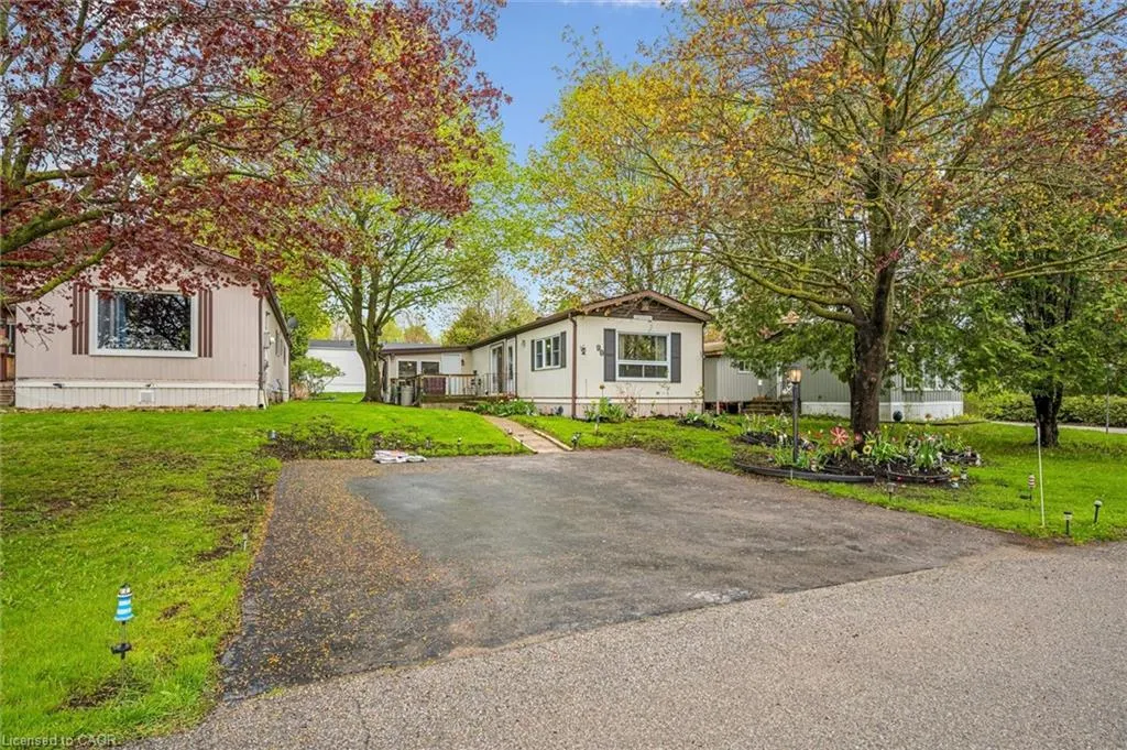 1294 Concession 8 West #90