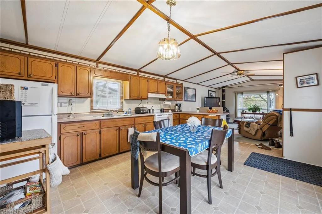 1294 Concession 8 West #90