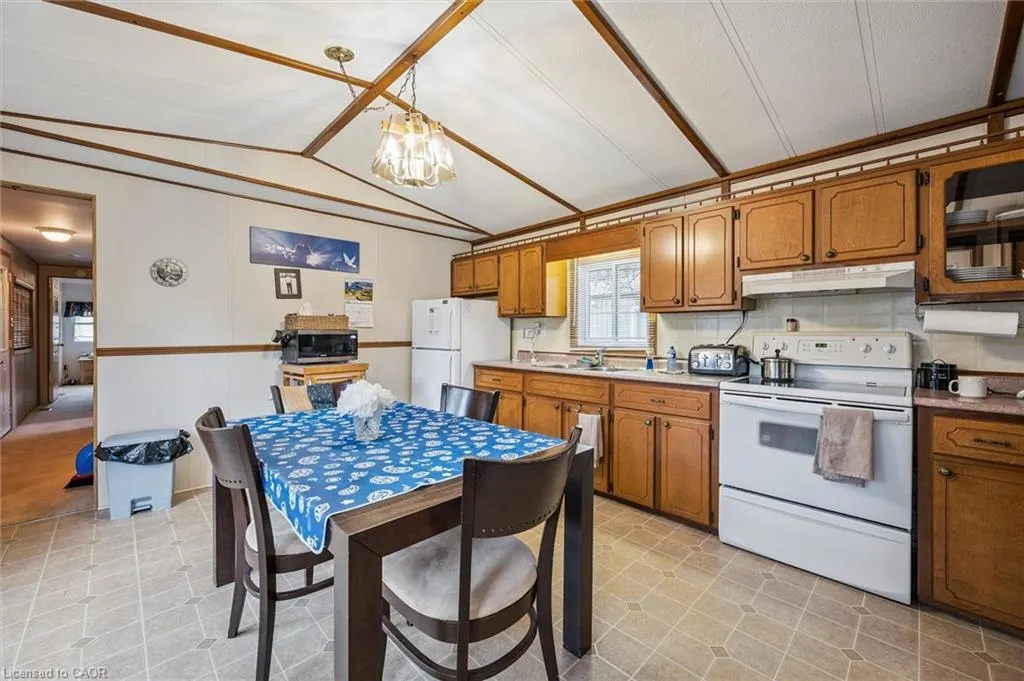 1294 Concession 8 West #90