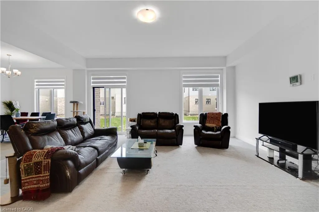 92 Sass Crescent