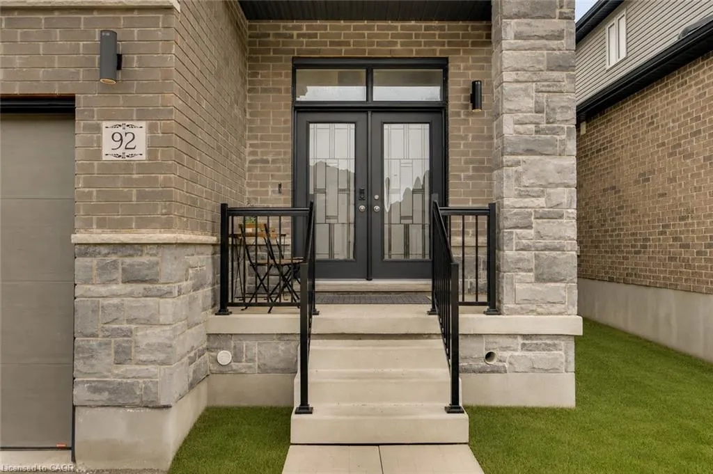 92 Sass Crescent