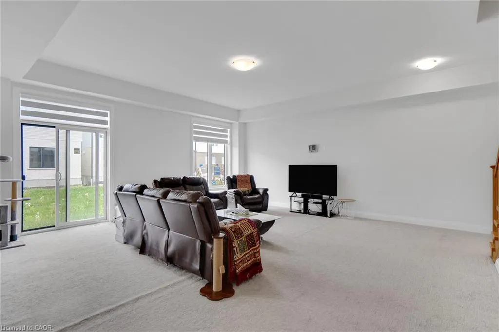 92 Sass Crescent