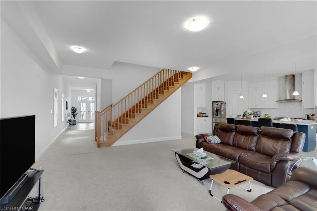 92 Sass Crescent
