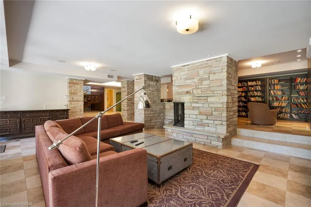 1510 Pinetree Crescent