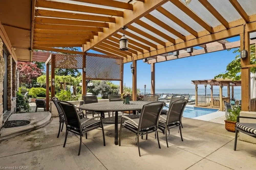 7 Lakegate Drive