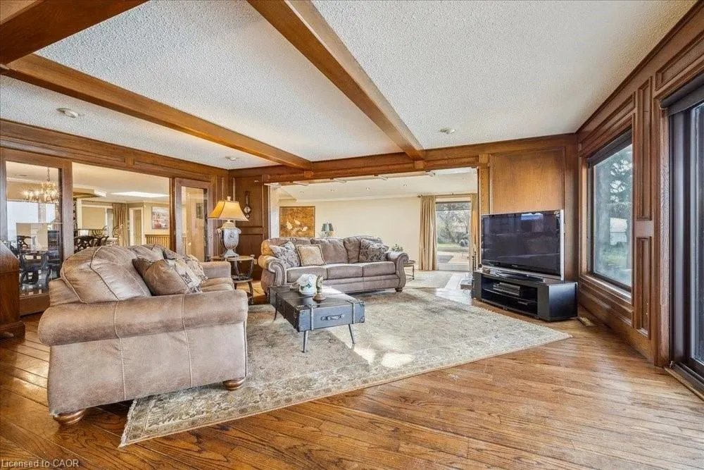 7 Lakegate Drive