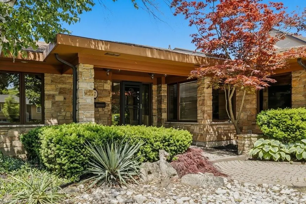 7 Lakegate Drive